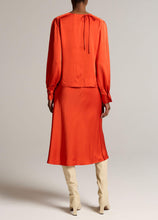 Load image into Gallery viewer, Vince matte satin slip skirt- crimson
