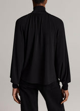 Load image into Gallery viewer, VINCE Rib Trim L/S Gathered Turtleneck - Black
